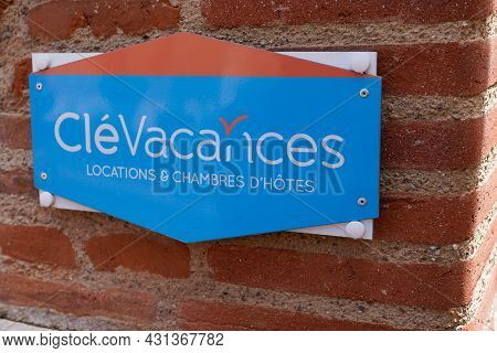 Bordeaux , Aquitaine  France - 08 25 2021 : Cle Vacances Text Sign And Brand Logo Of French Label Be