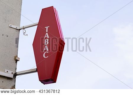 Bordeaux , Aquitaine  France - 08 20 2021 : Tabac French Logo Brand And Sign Text For Store Tobacco 