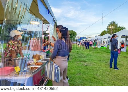 Kanchanaburi,thailand - September 12, 2020: Unidentified People Protect Yourself From Germs By Weari