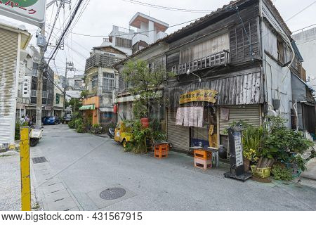 Okinawa, Japan - June 8,2019 : Street View Of Old House Near Makishi Public Market In Naha, Okinawa,