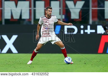 Milano, Italy. 29 August 2021. Kevin Strootman Of Cagliari Calcio  Controls The Ball During The Seri