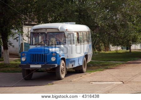 Starý autobus Uralsk