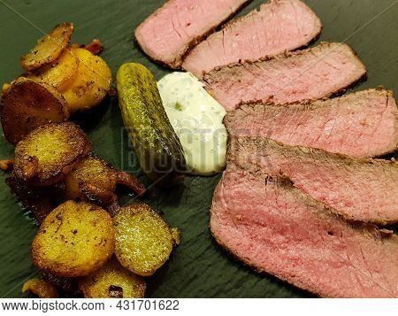Roastbeef With Fried Potatoes An Remoulade Sauce