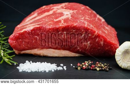 Roastbeef With Fried Potatoes An Remoulade Sauce