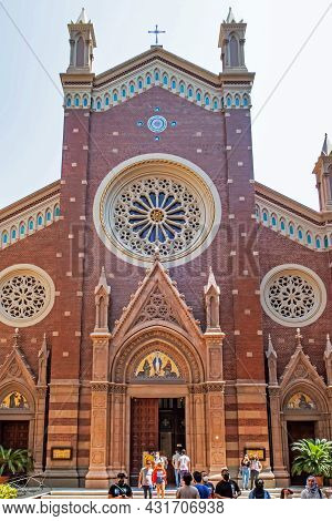 Istanbul,turkey- August 28,2021.exterior View From The Historical And Holy St.antuan Catholic Church