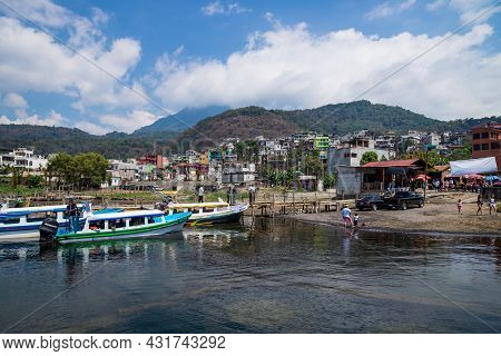 Santiago Atitlan, Guatemala - 20 March 2018: Sunny Jetty At The Coast Of Lake Atitlan With View On C