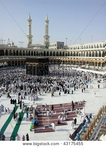 Kovářová Mekka v Saúdské Arábie a muslimských poutníků přicházejí pro Hajj (velmi zadní obrázky z uvnitř ho