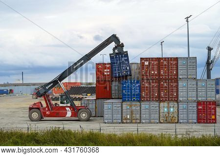 Sassnitz-mukran, Germany, August 20, 2020: Shunting Vehicle Moves Containers In The Industrial Cargo
