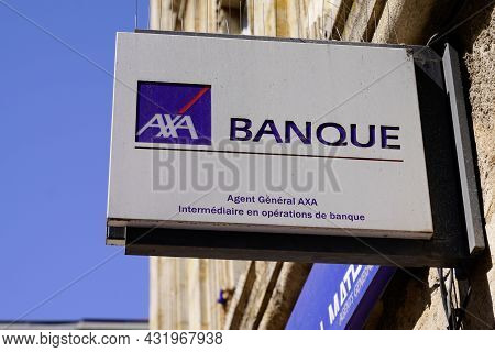 Bordeaux , Aquitaine  France - 08 30 2021 : Axa Banque Et Assurance Logo Text And Brand French Sign 