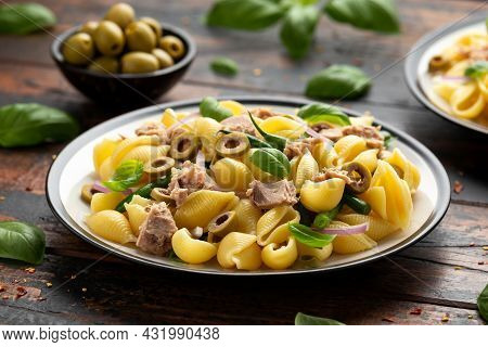 Italian Tuna Conchiglie Pasta With Green Beans, Olives And Red Onion. Healthy Diet Food