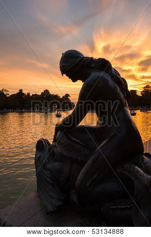 Female sculpture in Buen Retiro park lake, Madrid