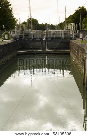 Meer-Sperre für Lydney Canal