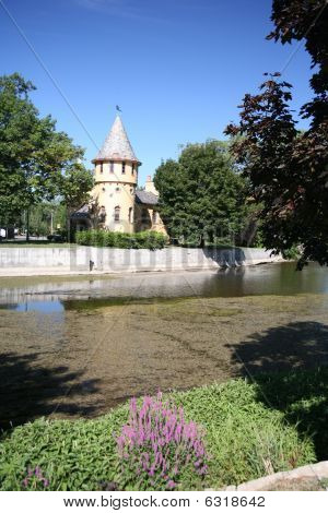 Angielski zamek nad rzeką