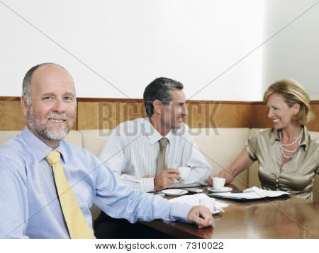 Buisnesspeople mit Treffen in restaurant