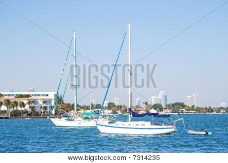 Segelboote vor Anker