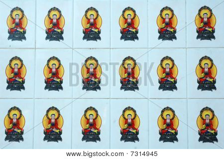 parete bianca con buddha