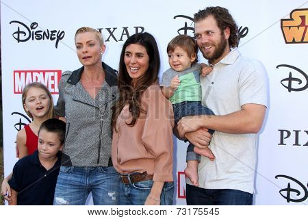LOS ANGELES - OCT 1: Kylie Rogers, Dezi Calvo, Jaime Pressly, Jamie-Lynn Sigler, Beau Dykstra, Cutter Dykstra at the VIP Disney Halloween Event at Disney PopUp Store on October 1, 2014 in Glendale, CA