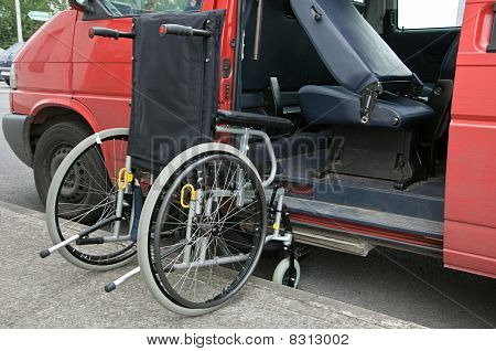 เข็นกลางแจ้งเพื่อการขนส่งผู้ป่วย