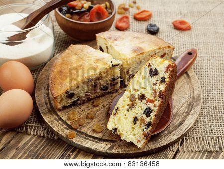 Mannik, Semolina Cake With Dried Fruits