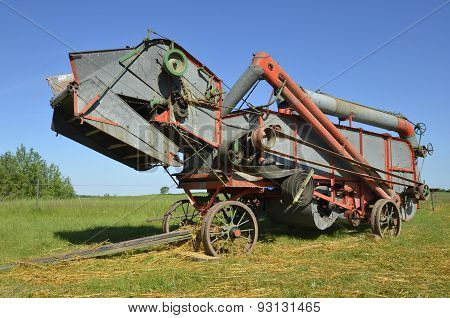 Old threshing machine