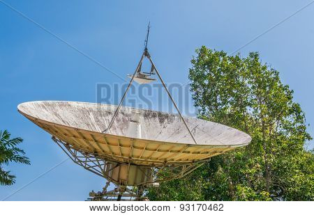 Large Sattelite Dish