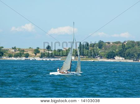 Kleines Segelschiff