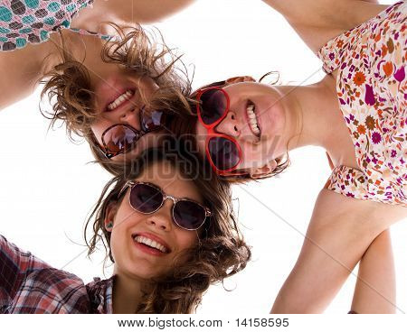 Drei Mädchen Beitritt zusammen