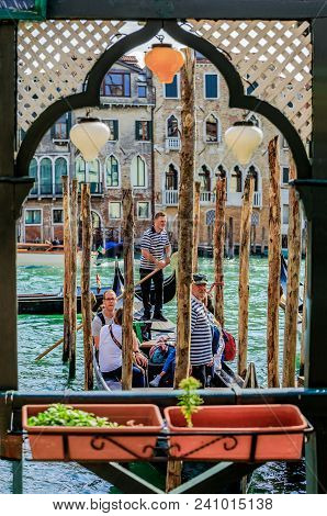 Venice, Italy - September 23, 2017: Typical View Onto A Gondola Departing From A Godnola Stop Throug