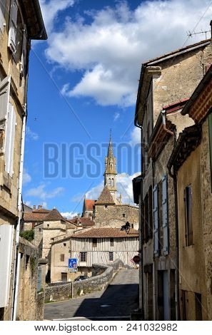 Nerac, ancient French town lying on both sides of the Baise River, tourist destination