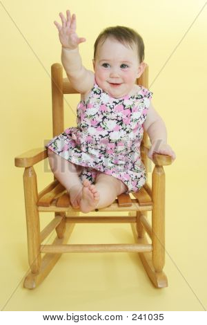 Happy Baby поднимая руки
