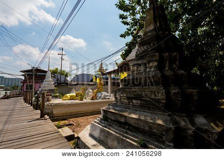 Temple On Koh Kret Island