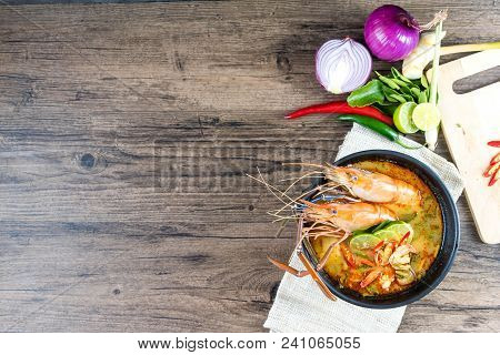 Close Up Asian Spicy Soup With Shrimp In Bowl , Famous Thai Food Cuisineม Tom Yum Goong Spicy Sour S