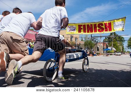 Lawrenceville, Ga - April 2018:  A Team Pushes A Bed On Wheels Toward The Finish Line Of A Charity F