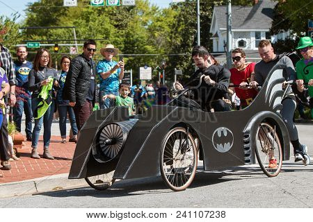 Lawrenceville, Ga - April 2018:  A Team Dressed Like Characters From The Batman Comics, Pushes A Bed