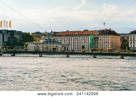 Geneva, Switzerland - August 30, 2016: Pont De La Machine Bridge And Geneva Lake With A View On Quai