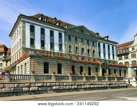 Zurich, Switzerland - September 2, 2016: Bahnhofquai In Zurich City Center, Switzerland
