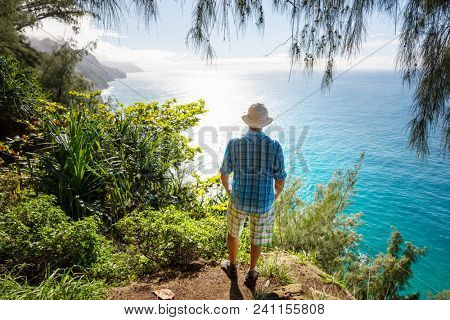 Hike in Na Pali coast in Kauai icland, Hawaii