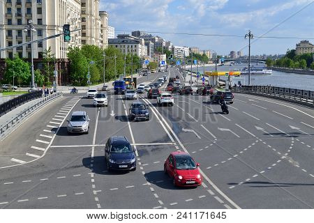 Moscow, Russia - May 12. 2018 Traffic On The Small Ustyinsky Bridge