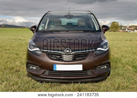 Lisnice, Czech Republic - October 20, 2016: Opel Zafira In Lisnice, Czech Republic, October 20, 2016