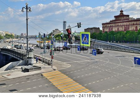Moscow, Russia - May 12. 2018 Traffic On The Small Ustyinsky Bridge