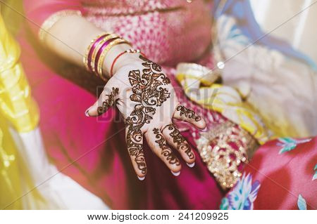The Close-up Shot Of Indian Women Hand With Beautiful Mehndi Painted (henna) During Indian Wedding