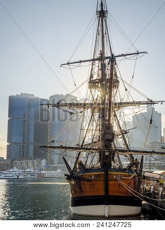 Sydney, Australia - May 22, 2017: Morning Scene At The Australian National Maritime Museum. Hmb Ende