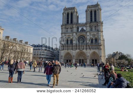 Notre Dame, Paris, France: February 17, 2018: Tourists Enjoying A Sunny Winters Day In Front Of The 