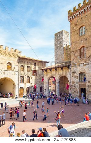 San Giminiano, Italy - May 26, 2016:  A Crowd Of Tourists In Duomo Square