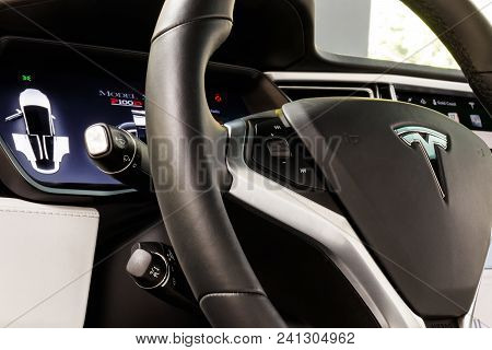 Chicago - Circa May 2018: Showroom Tesla Model X. Tesla Designs And Manufactures The Model X And S E