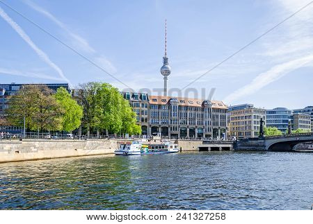 Berlin, Germany - April 22, 2018: Eastern Shore Of The River Spree Spreeufer With The Building Of Th