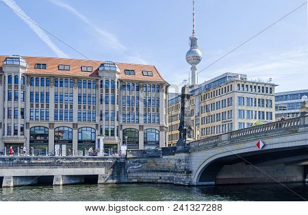 Berlin, Germany - April 22, 2018: Eastern Shore Of The River Spree Spreeufer With The Building Of Th