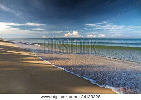 Písečná pláž v Phu Quoc blízko Duong Dong, Vietnam