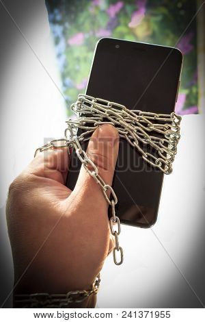 There's A Phone In My Hand. They Are In A Chain. There Is Vignetting