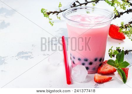 Refreshing Homemade Iced Milky Bubble Tea With Tapioca Pearls. Strawberry And Raspberry Bubble Tea O